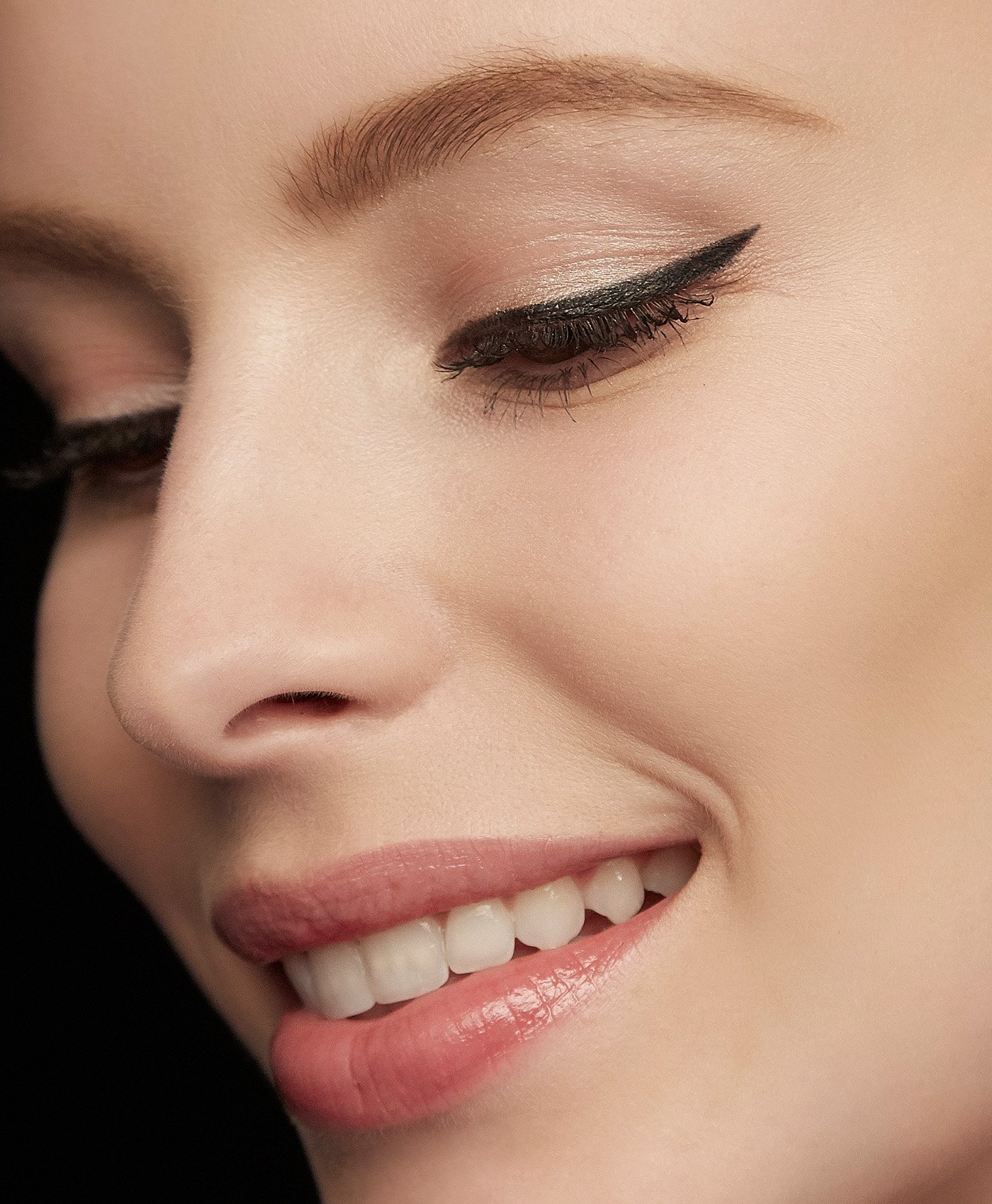 HIGH DEFINITION EYELINER
